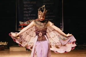 gambar-seni-tari-merak-jawa-barat