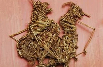 contoh kerajinan berbasis media campuran wayang suket